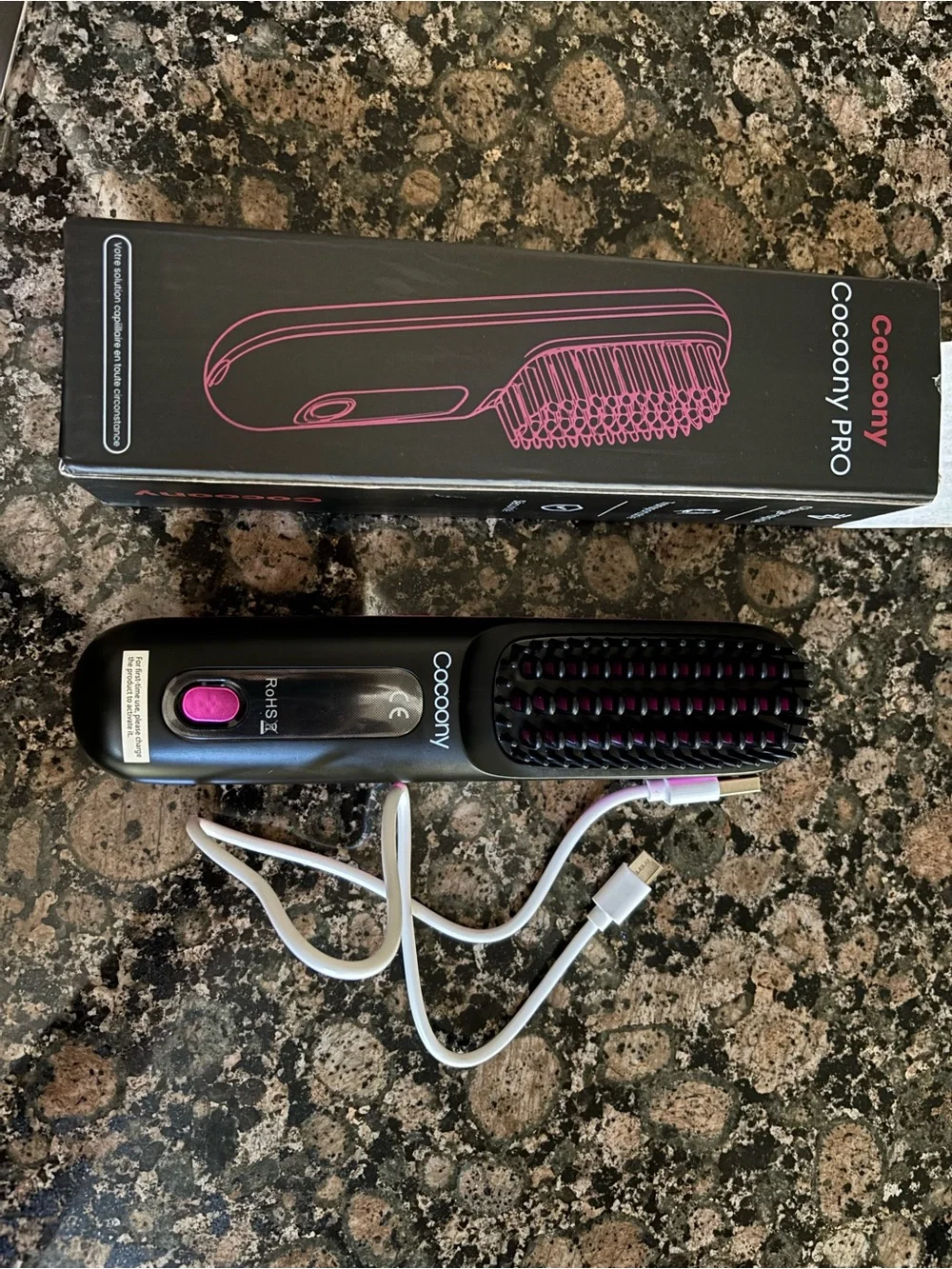 Heated wireless Brush in Black and Pink